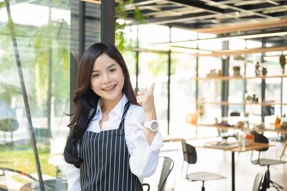 คุณพิมพ์ใจ สุขสวัสดิ์ เจ้าของร้านอาหารในเชียงราย